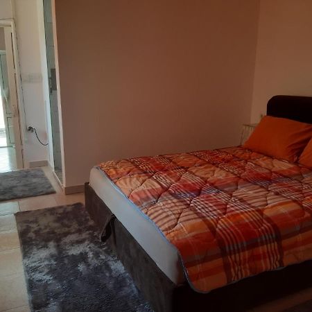 Guest'S House "Lindi&Roni" Apartamento Ulcinj Exterior foto
