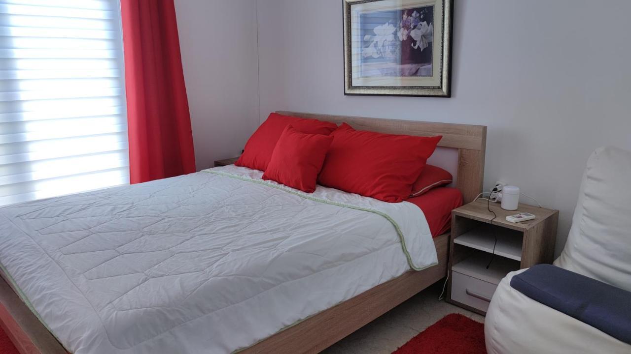 Guest'S House "Lindi&Roni" Apartamento Ulcinj Exterior foto