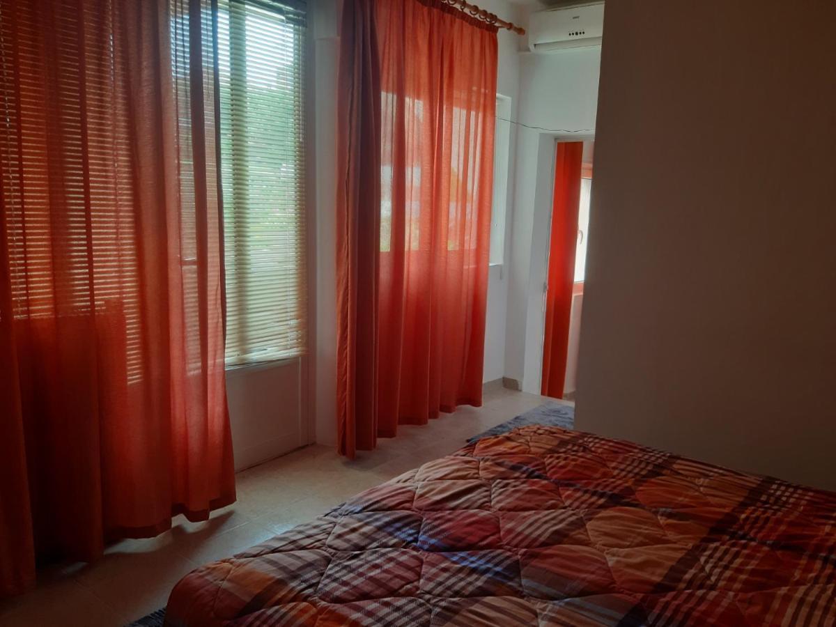 Guest'S House "Lindi&Roni" Apartamento Ulcinj Exterior foto